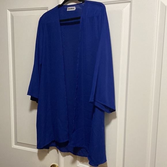 Abollria size large thin cover up for warm evenings BOGO half off! - Picture 3 of 8